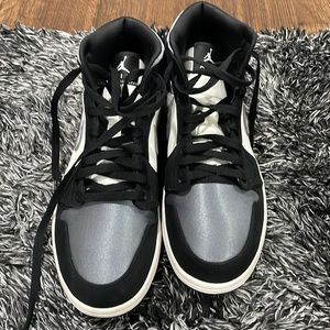 Jordan 1 mid smoke grey size 11